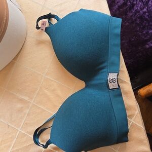 VICTORIAS SECRET 36DD Bra